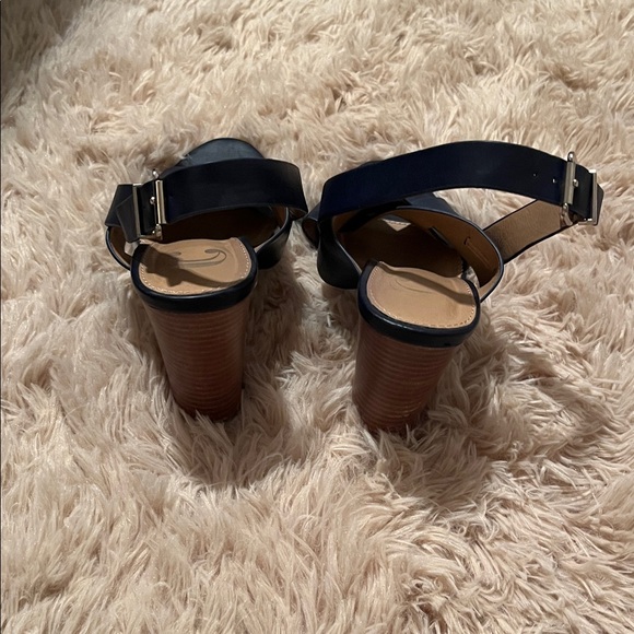 Elegant Navy Women's Sandals - Picture 3 of 4